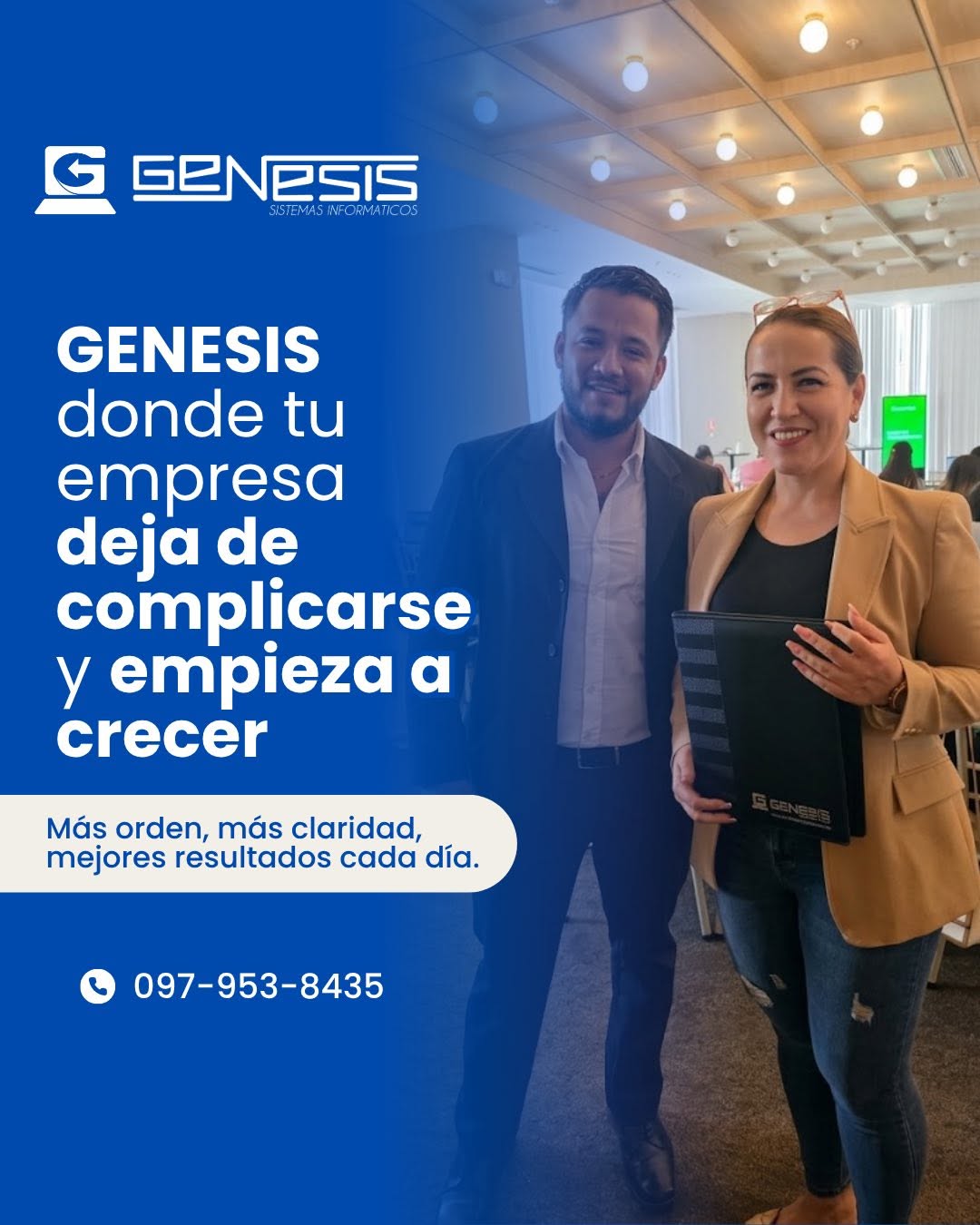 Asesor de Sistemas Genesis con cliente durante implementación